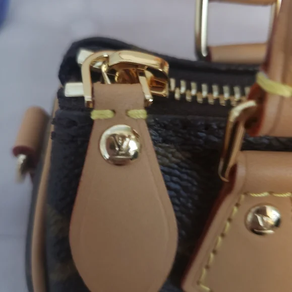 LV 2022 Nano Speedy model w/ detachable strap - Picture 4 of 16